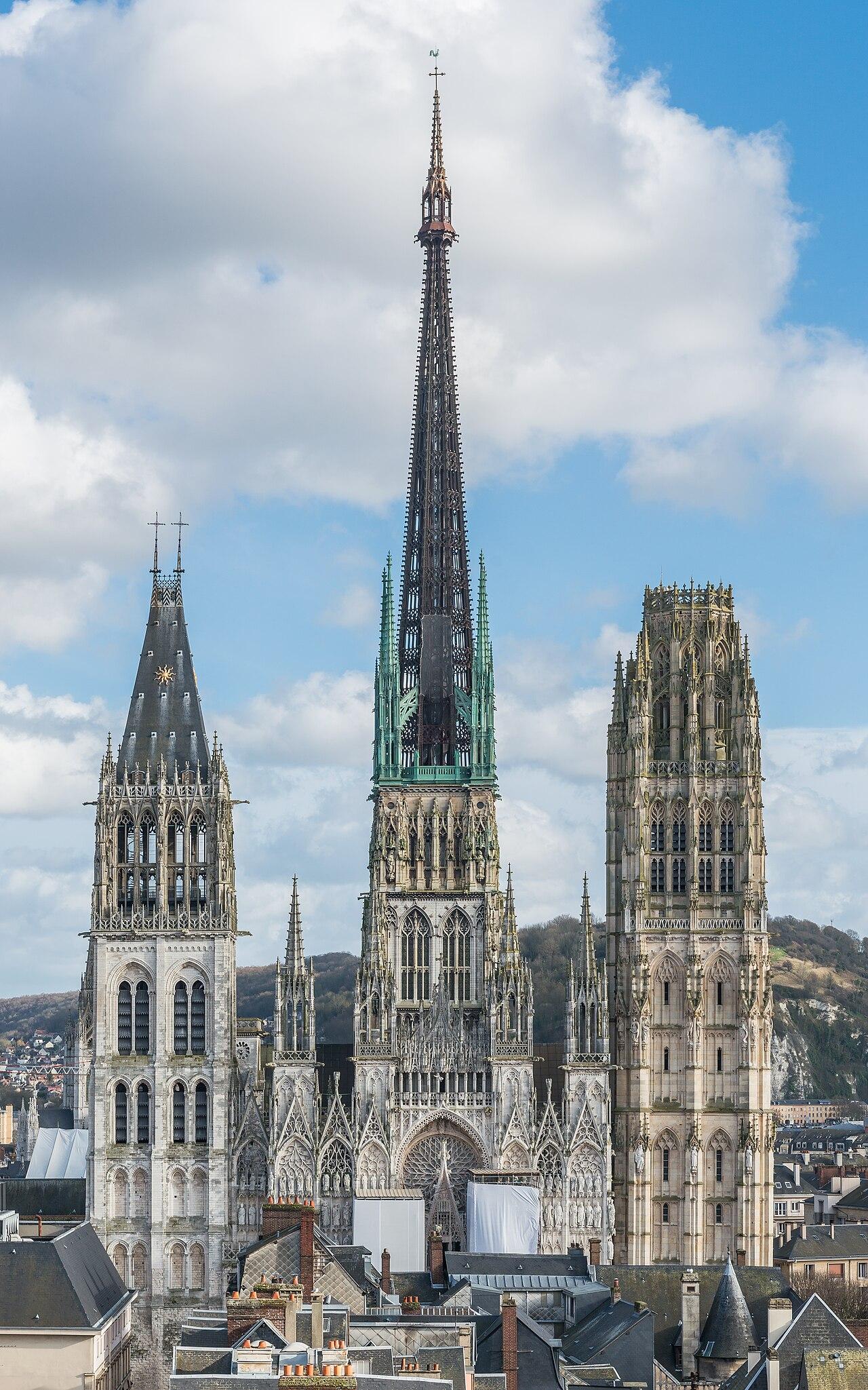 Déménager depuis Rouen avec Moverz - Pros sélectionnés Déménagement Rouen - Photo de Rouen montrant Cathédrale Notre-Dame, centre historique. Zone couverte par les déménageurs professionnels Moverz.